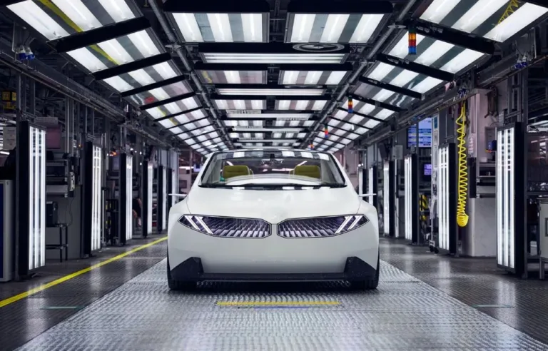 bmw face trecerea definitiva uzina din munchen va produce exclusiv masini electrice din 2027 mfrh original