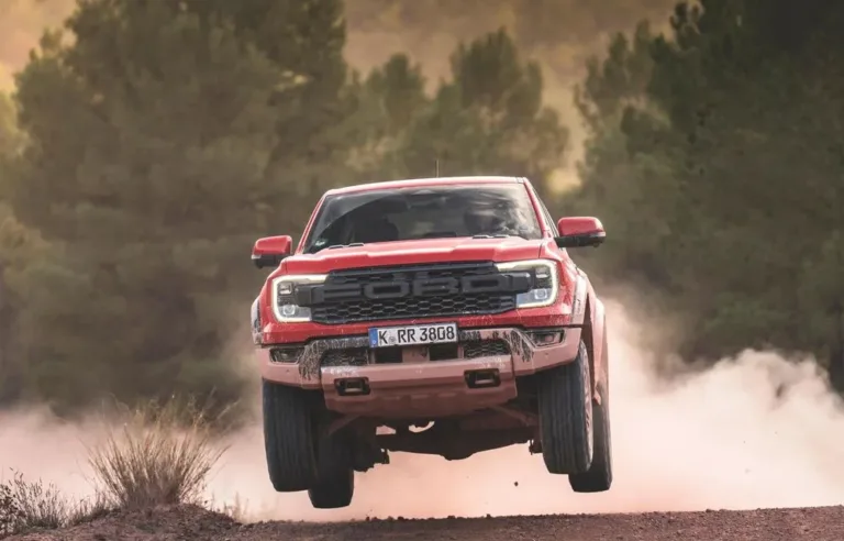 schimbare in topul vanzarilor toyota hilux cedeaza pozitia dupa 7 ani lasand ford ranger ca masina noua cea mai vanduta in australia mfrh original