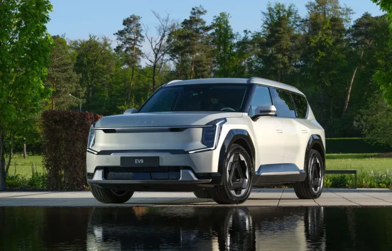 scoate cardul kia ev9 ajunge in romania la un pret de start de 72500 de euro mfrh original