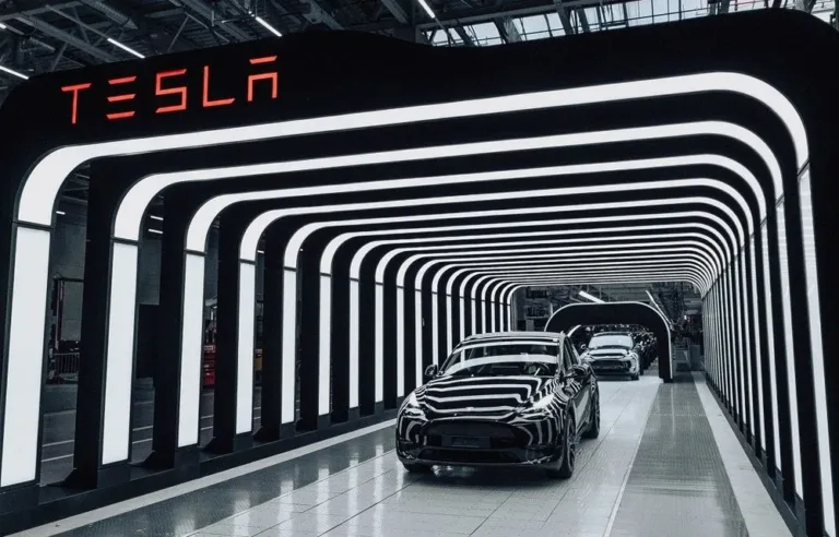 soc in industria auto tesla intrerupe productia din germania in urma incidentelor din marea rosie mfrh original