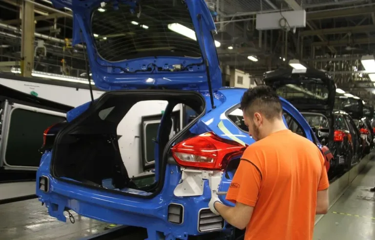 ford focus va fi retras in 2025 3500 de locuri de munca la uzina din saarlouis germania in pericol mfrh original