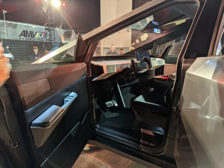 tesla cybertruck revelatia si recalificarea o reparare esentiala in drumul spre viitor mfrh original