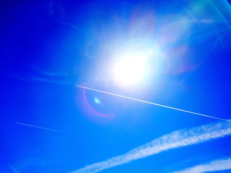 misterul soarelui albastru din trecut impactul unei eruptii vulcanice asupra climei globale
