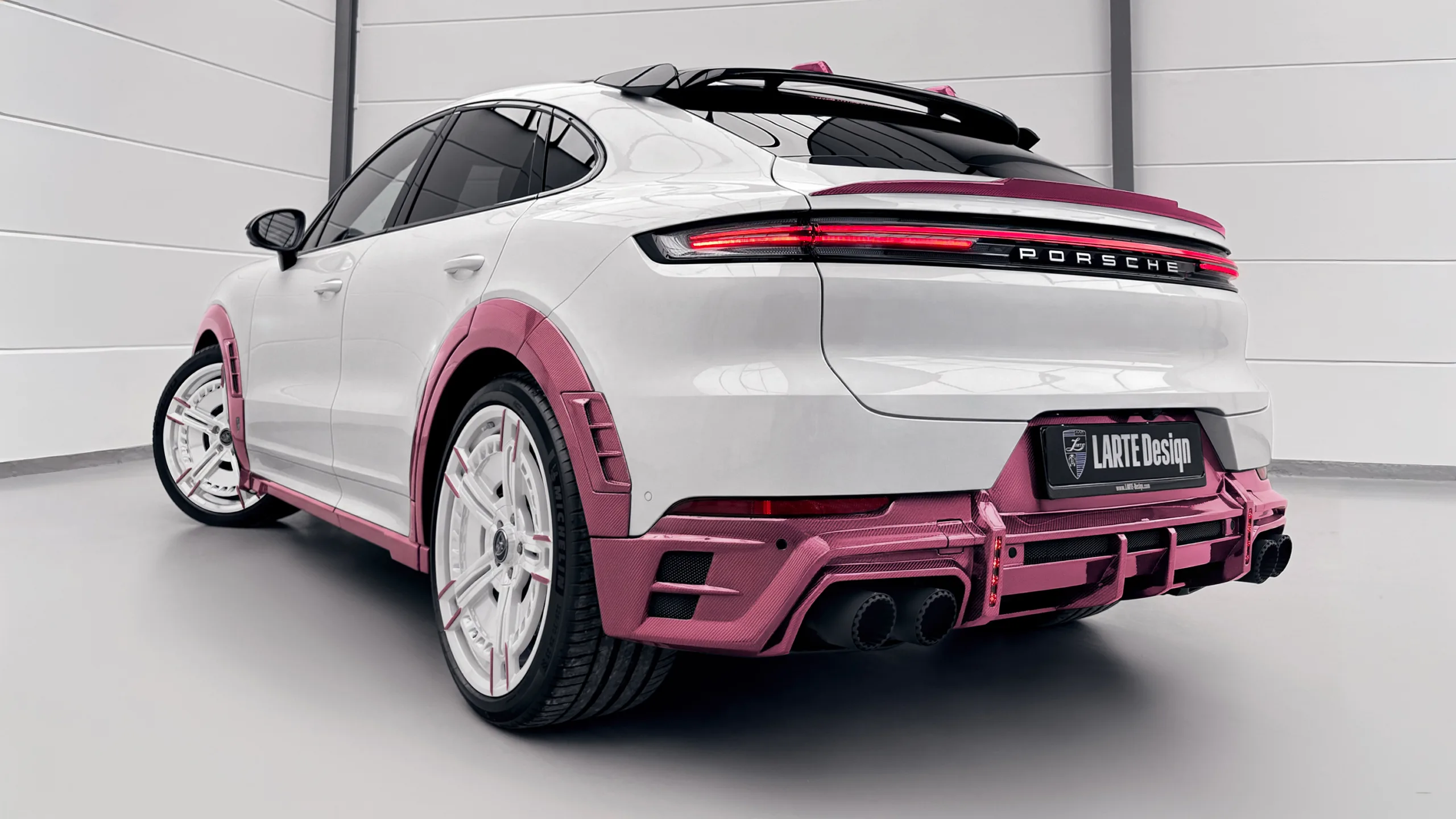 Hood Larte Cayenne white horizontal 03