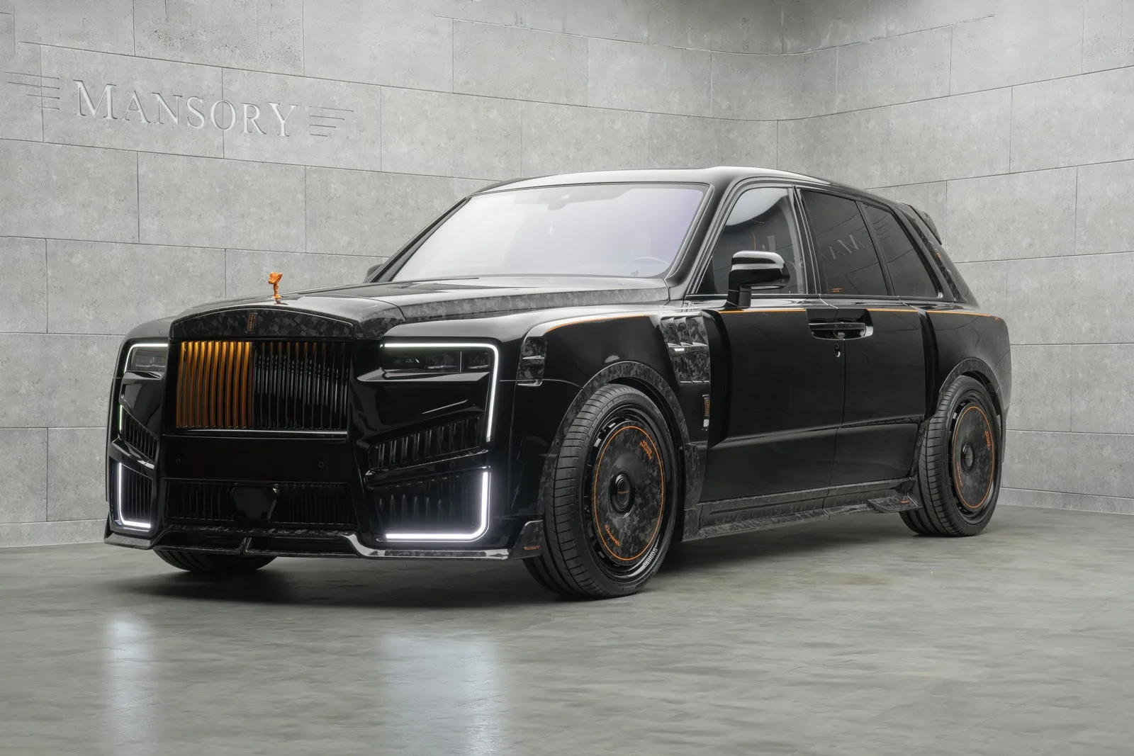 Rolls Royce Cullinan SUV MANSORY Emperor Signature