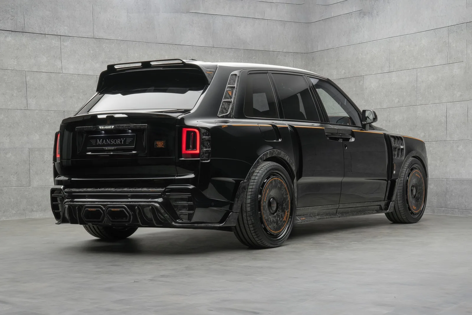 Rolls Royce Cullinan SUV MANSORY Emperor Signature