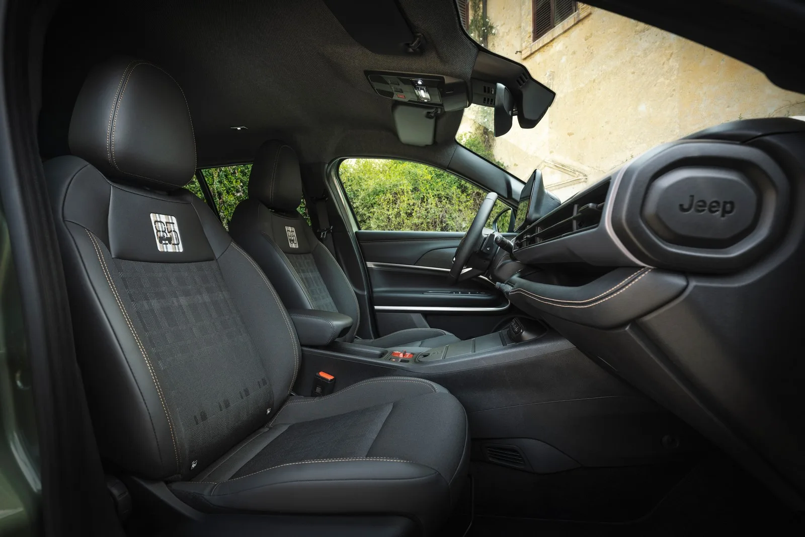 Jeep Avenger xe th anniversary