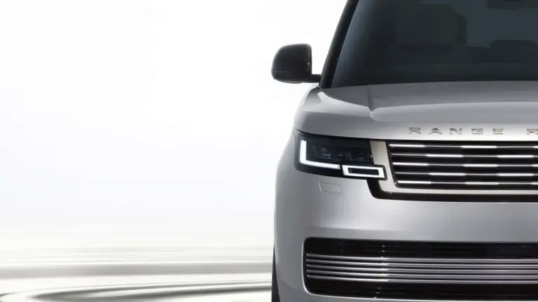 Range Rover SV Ultra: High-Tech Concert Lounge Revealed
