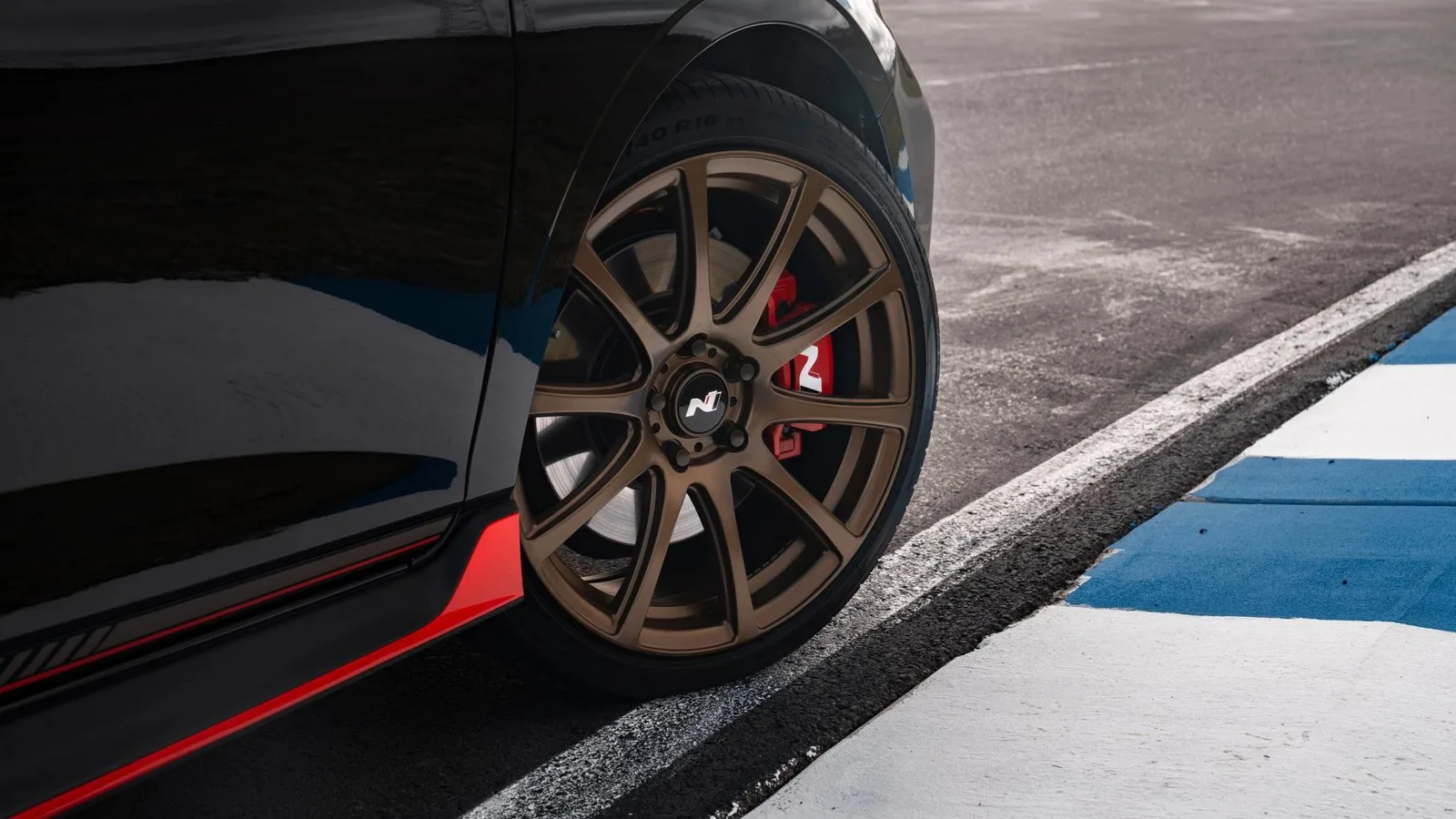 Hyundai i N Shadow Edition