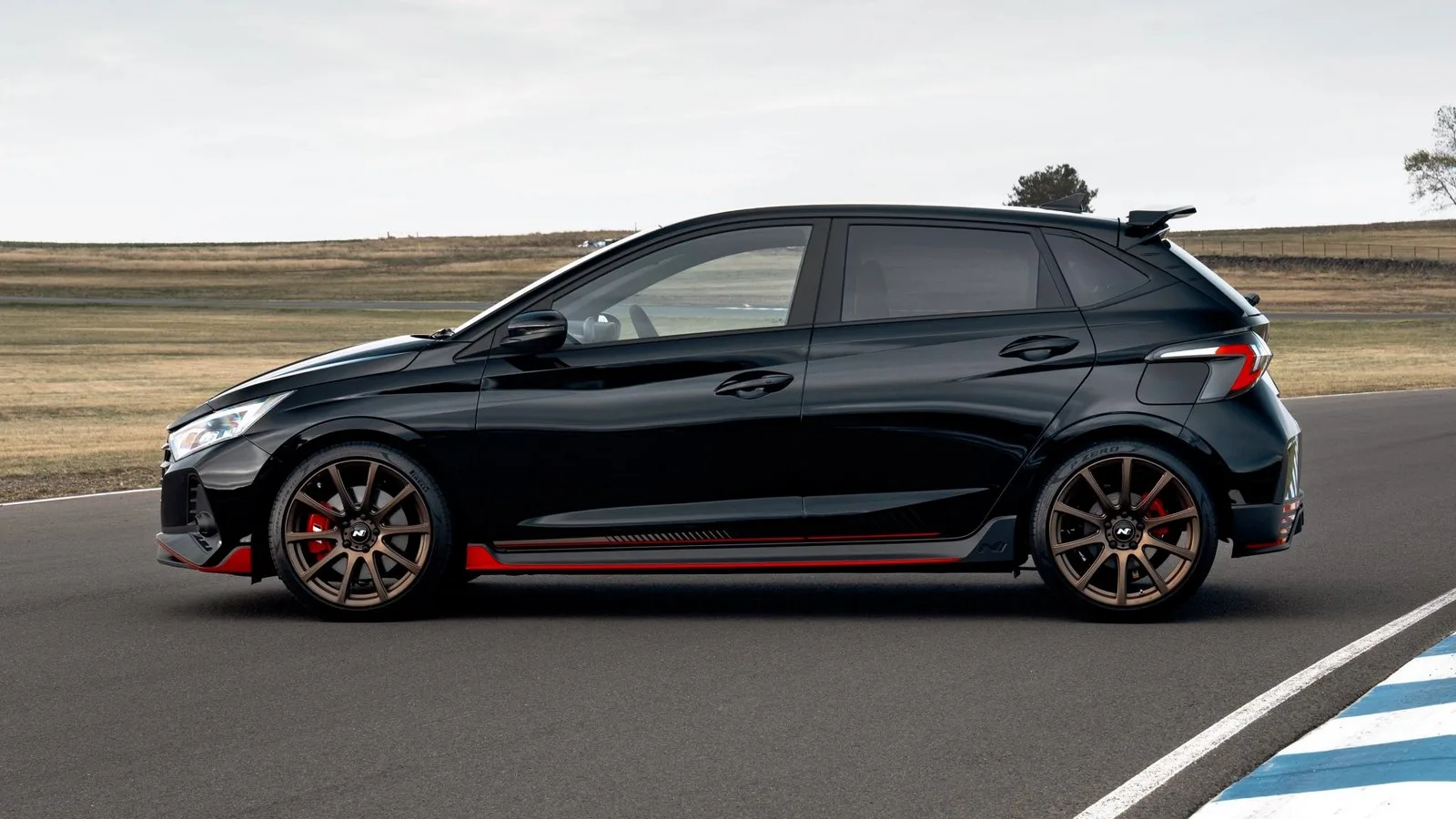 Hyundai i N Shadow Edition