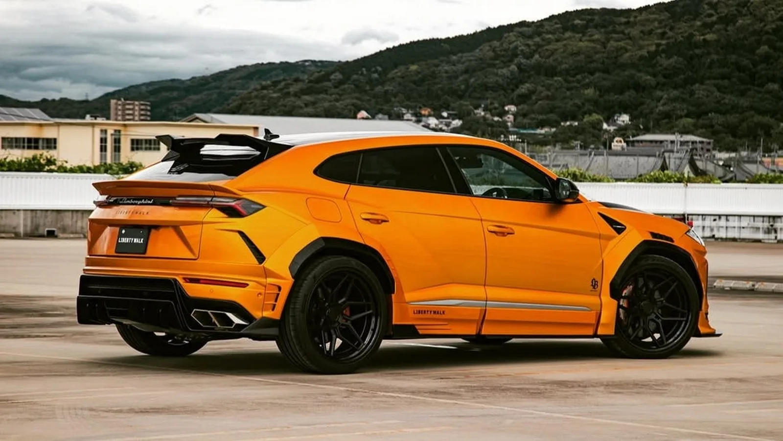 Liberty Walk Lamborghini Urus SUV Widebody