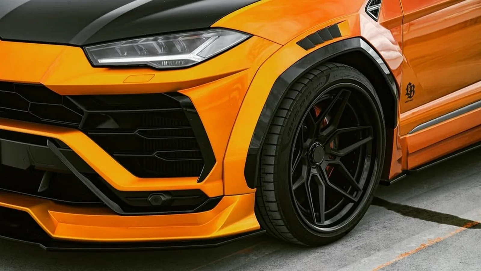 Liberty Walk Lamborghini Urus SUV Widebody