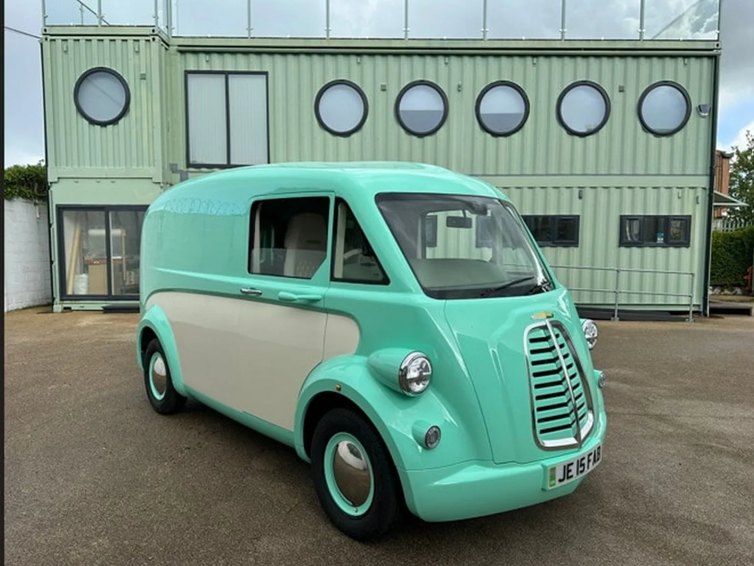 Morris JE Delivery Van Retro E Transporter