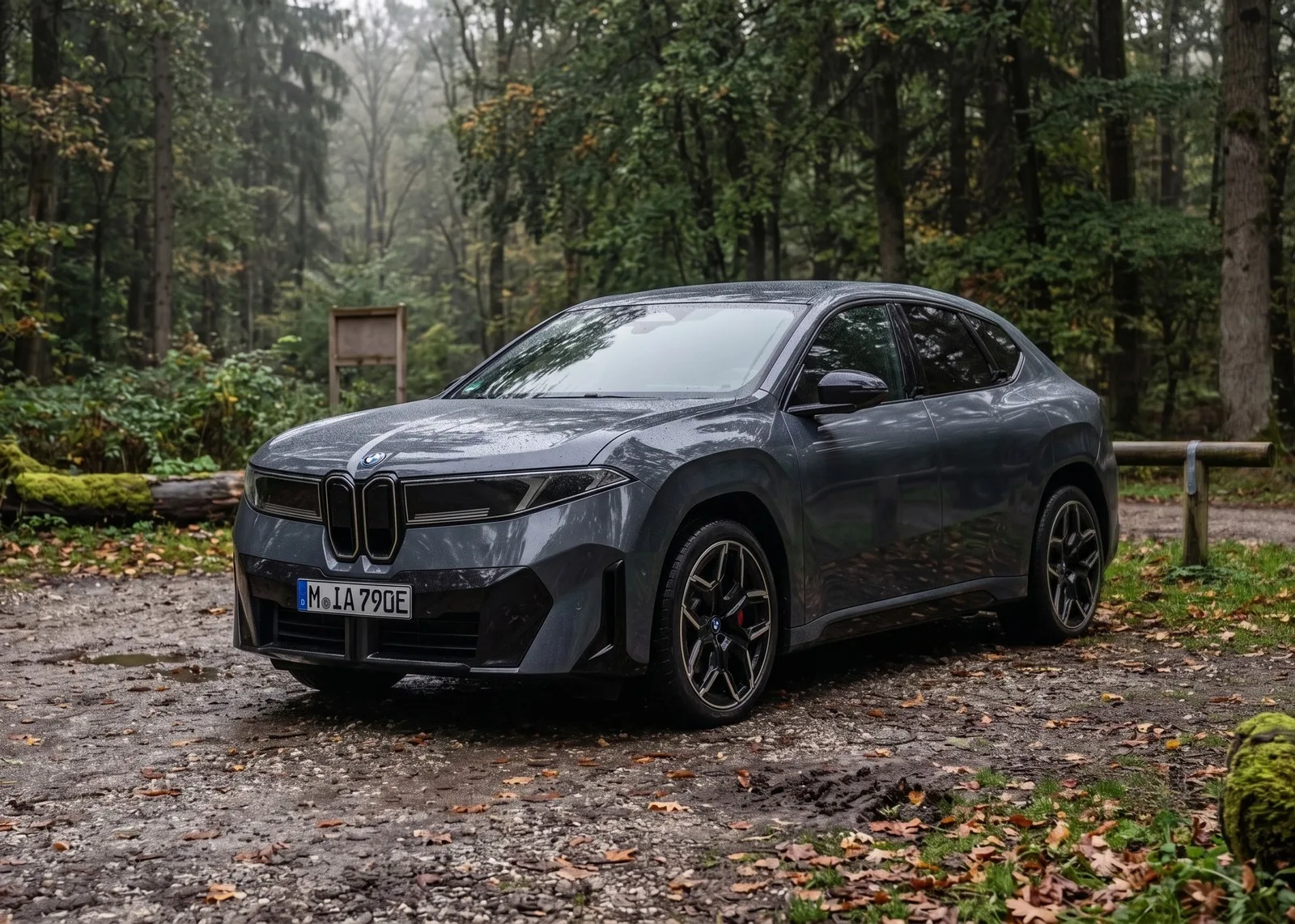 BMW iX NA Rendering Elektro SUV Coupe