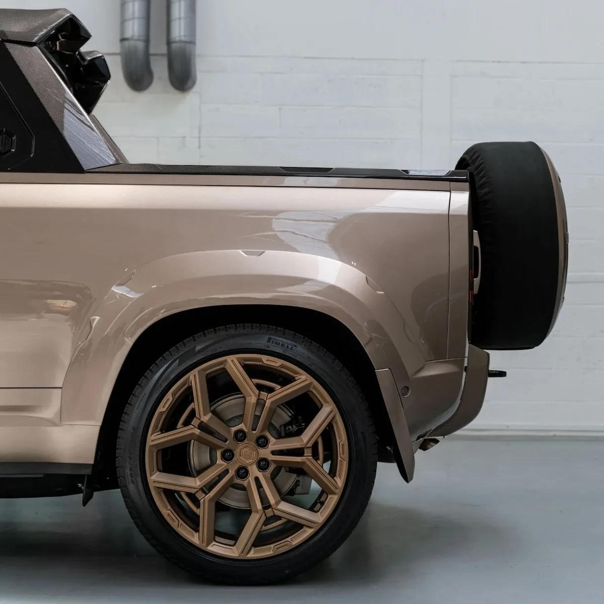 Land Rover Defender Pick up Urban Automotive Widetrack Avontur