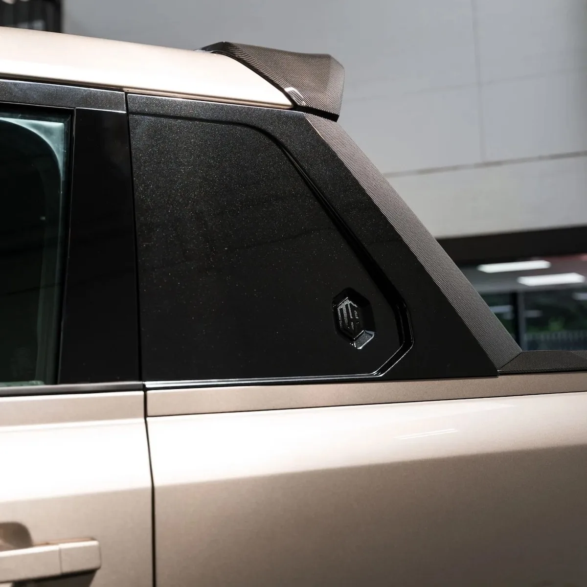 Land Rover Defender Pick up Urban Automotive Widetrack Avontur