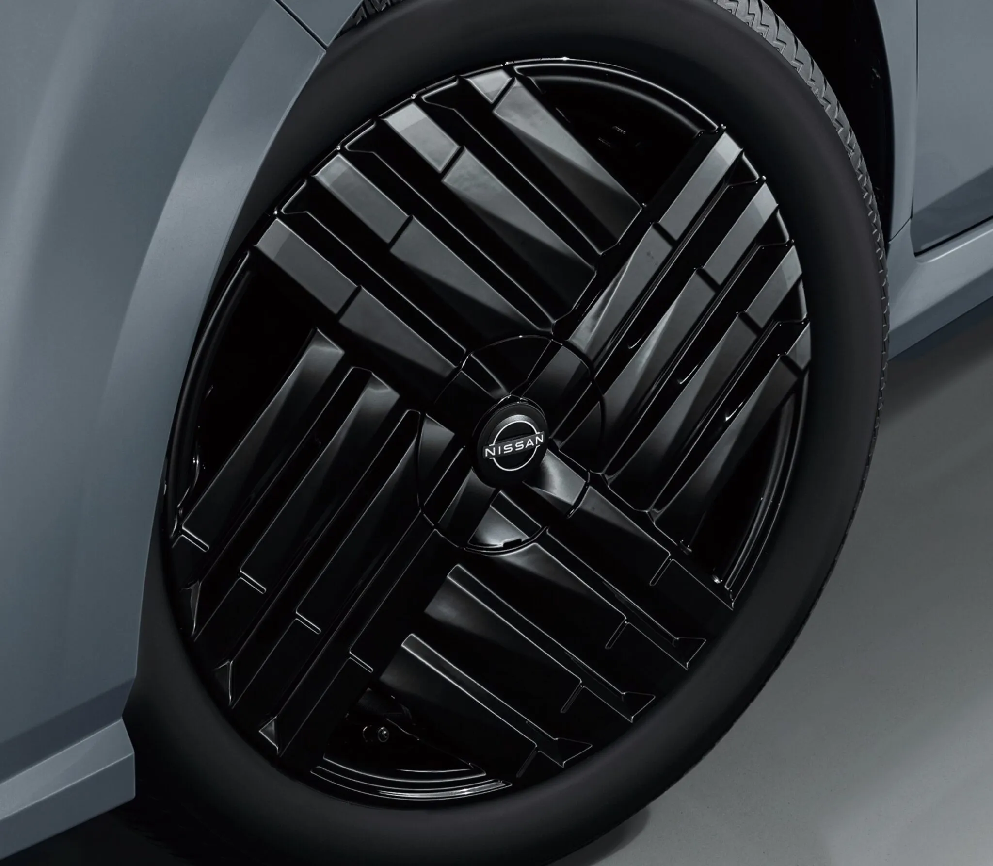 Nisan Note Aura Black Edition