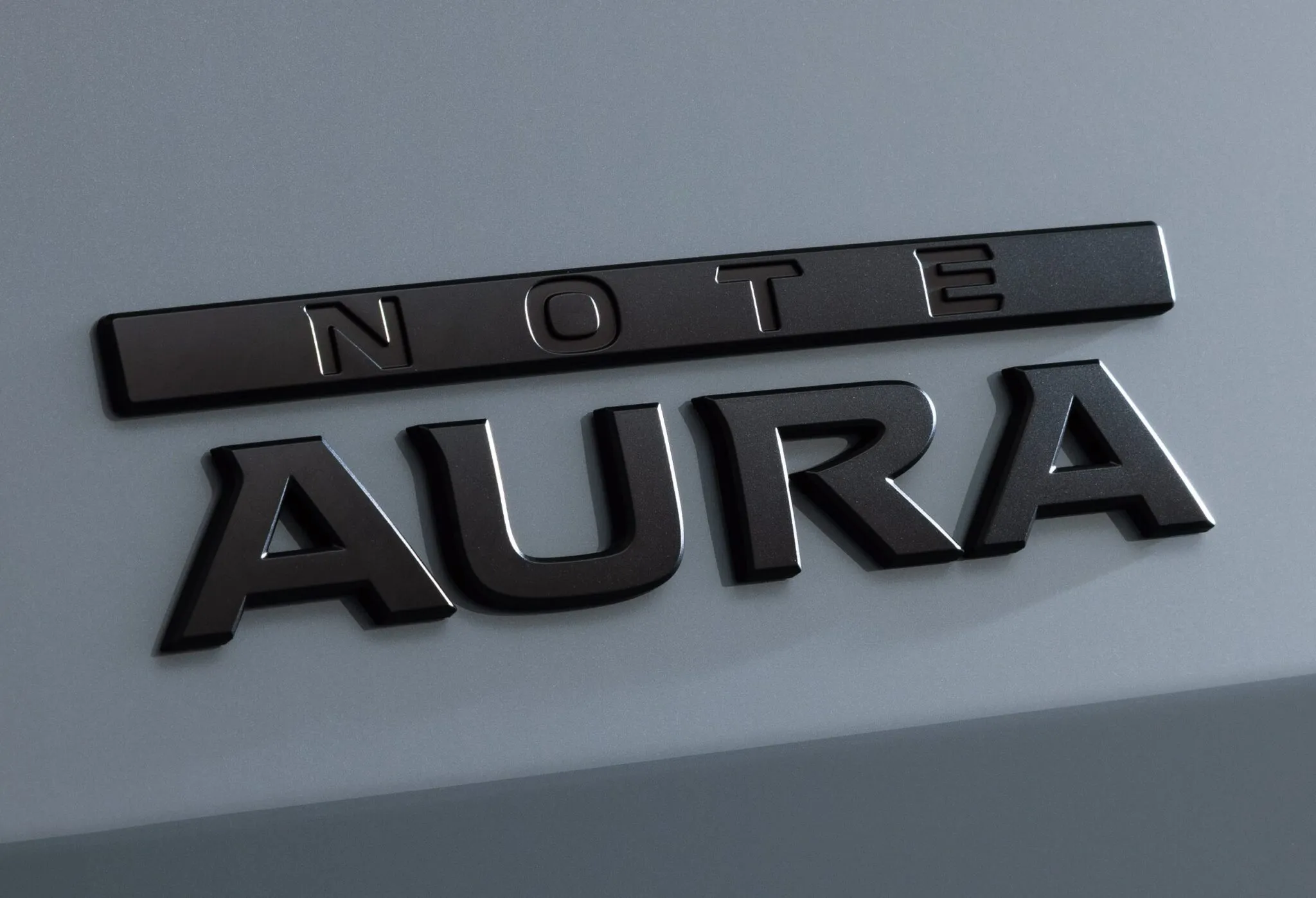 Nisan Note Aura Black Edition