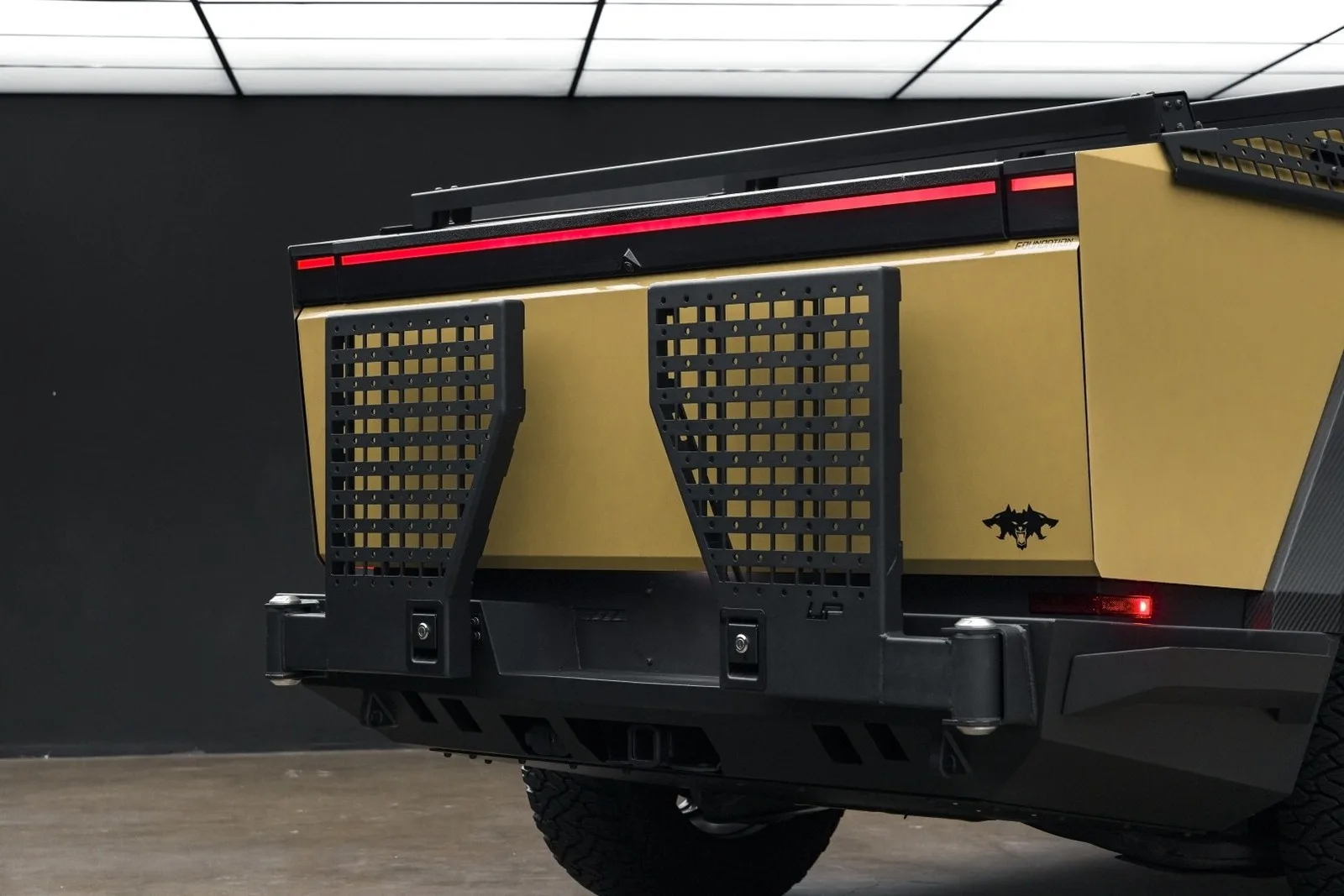 Tesla Cybertruck UP INVINCIBLE