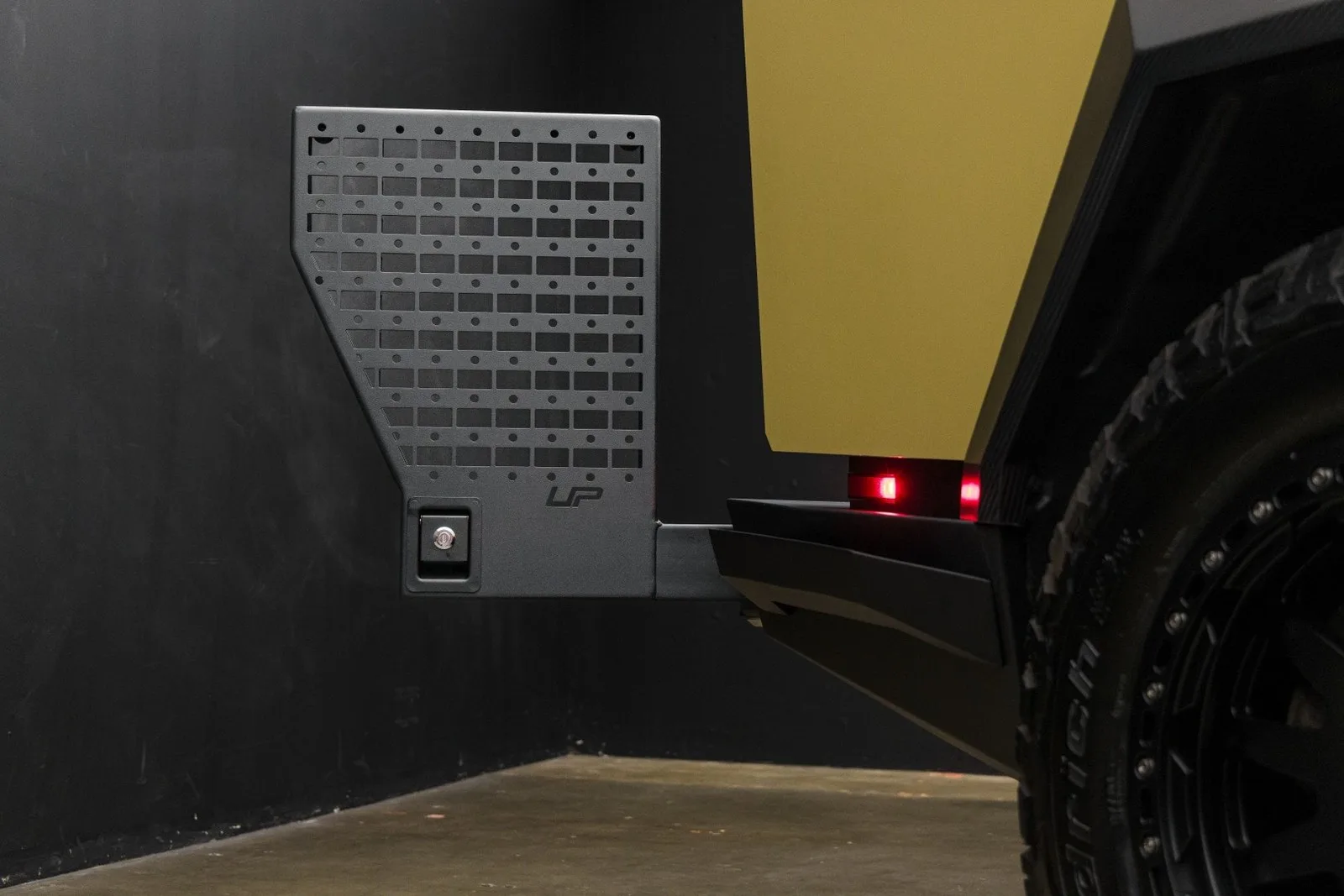 Tesla Cybertruck UP INVINCIBLE