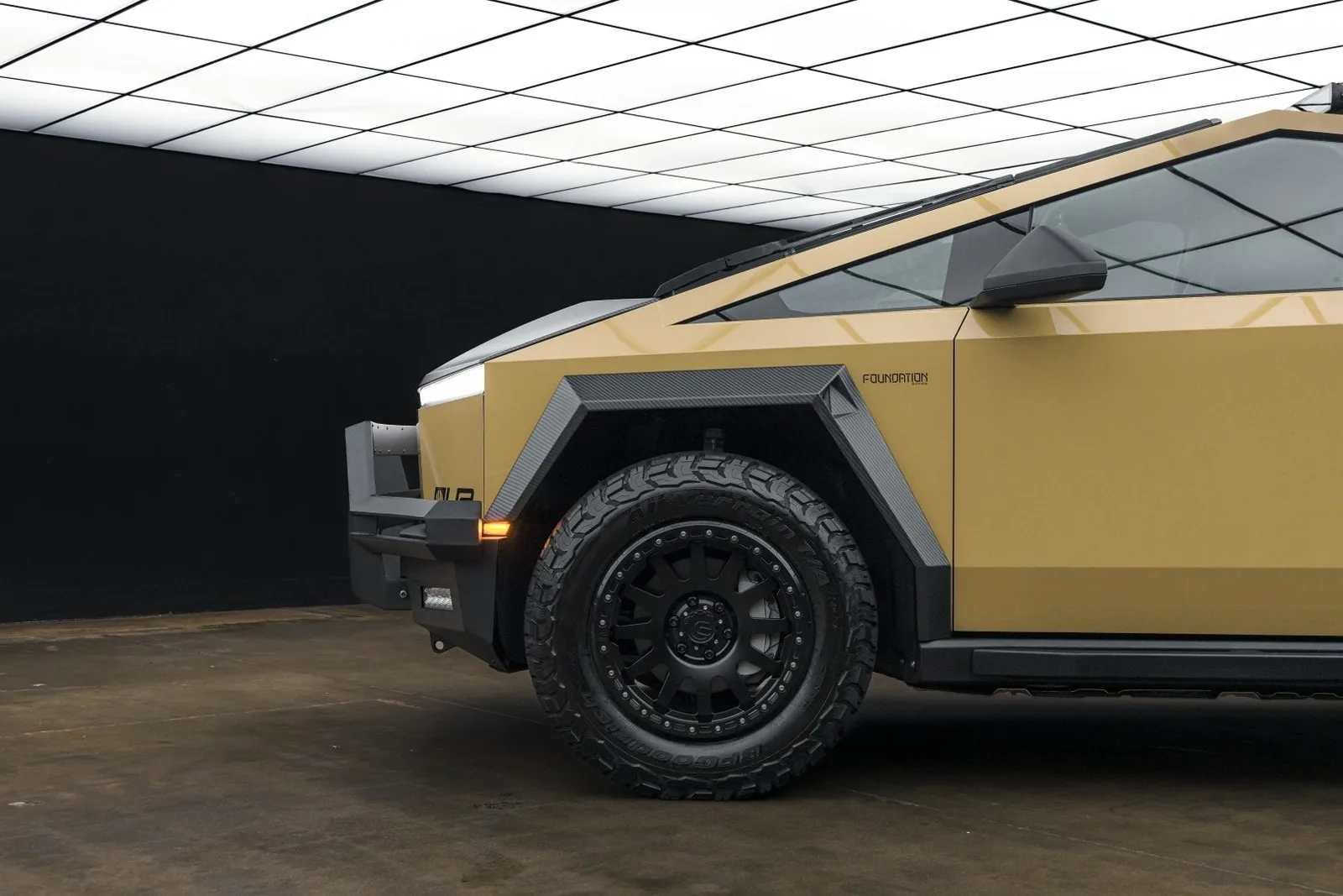 Tesla Cybertruck UP INVINCIBLE