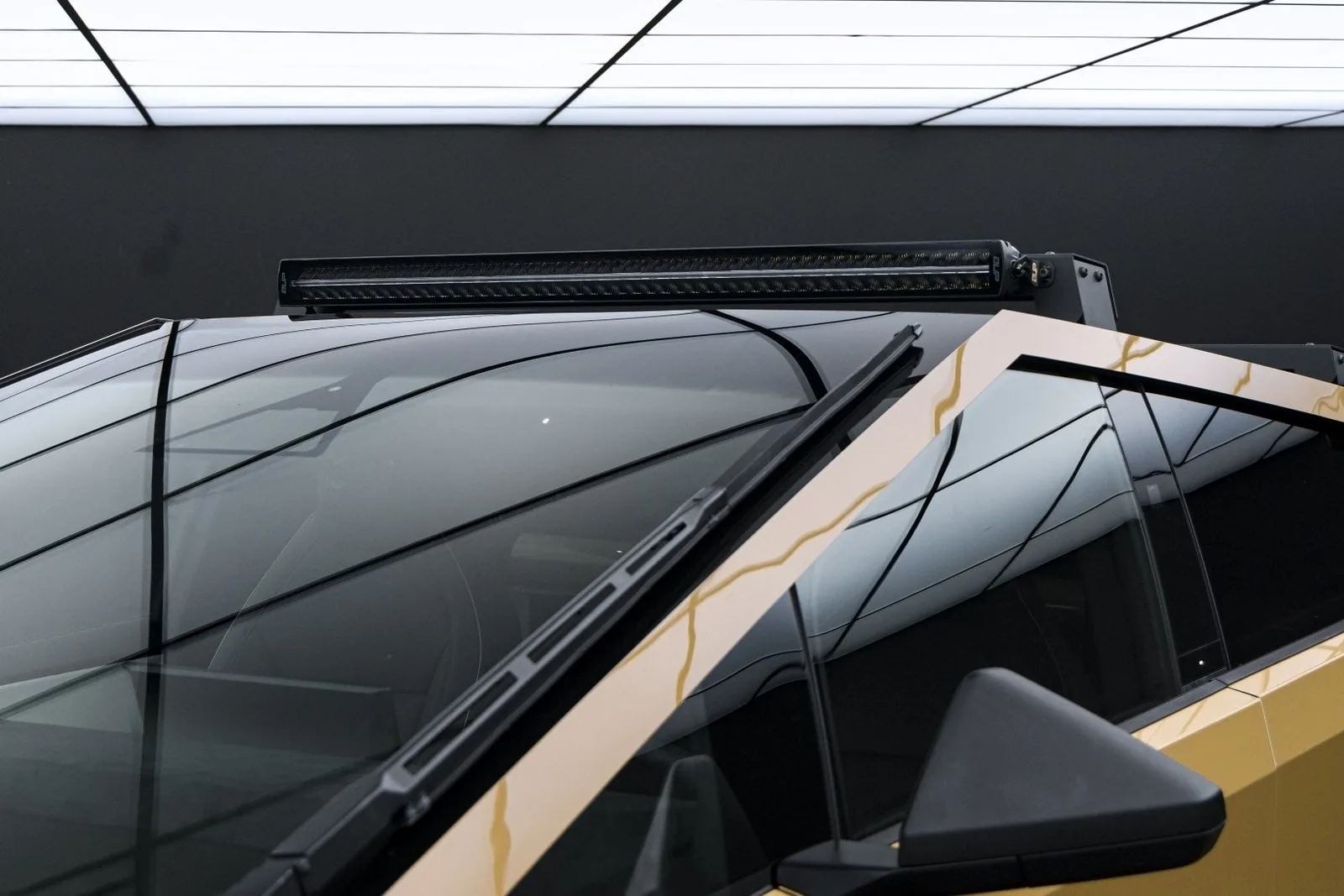 Tesla Cybertruck UP INVINCIBLE