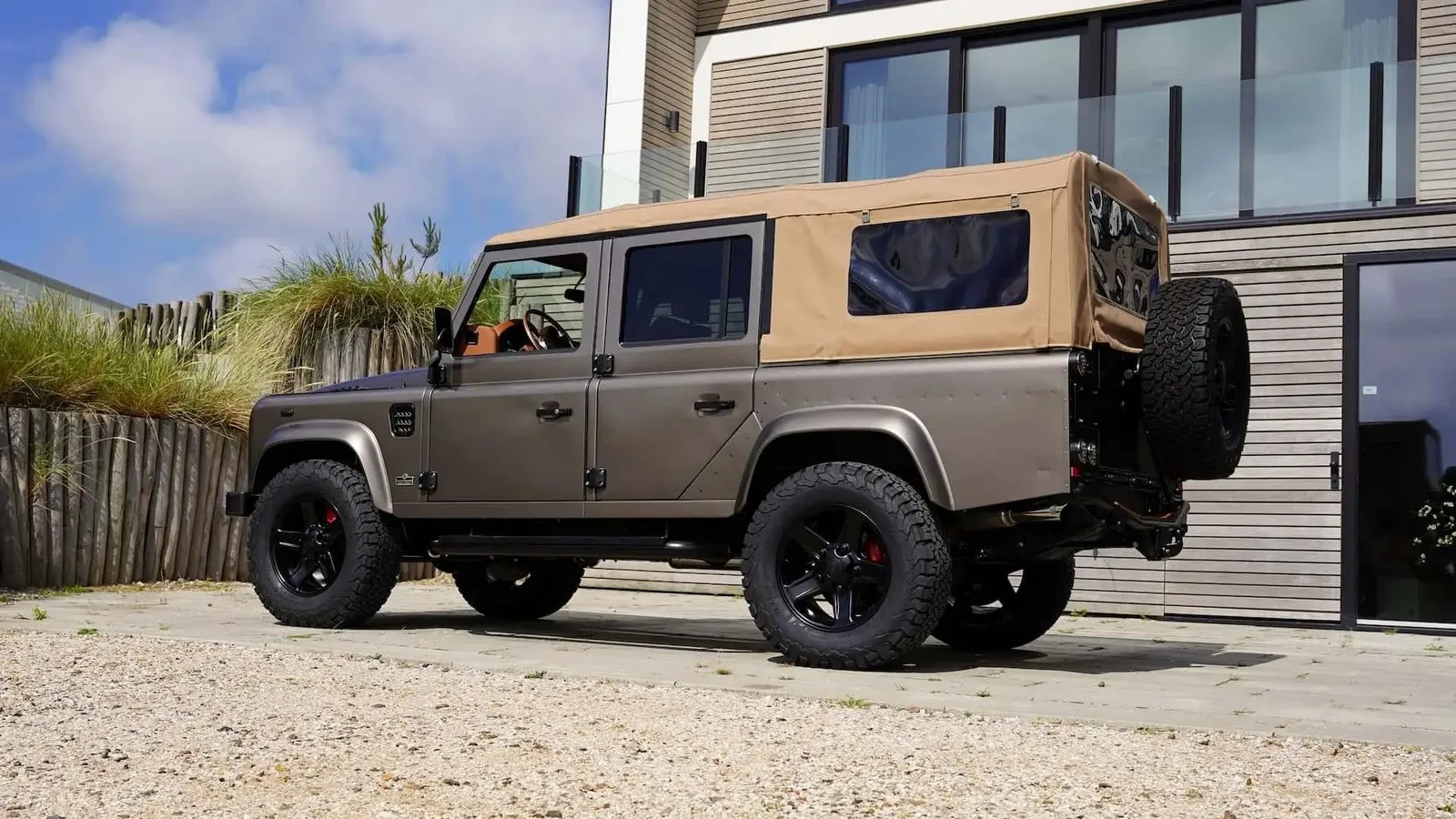 The Landrovers Electric Land Rover Defender Restomod