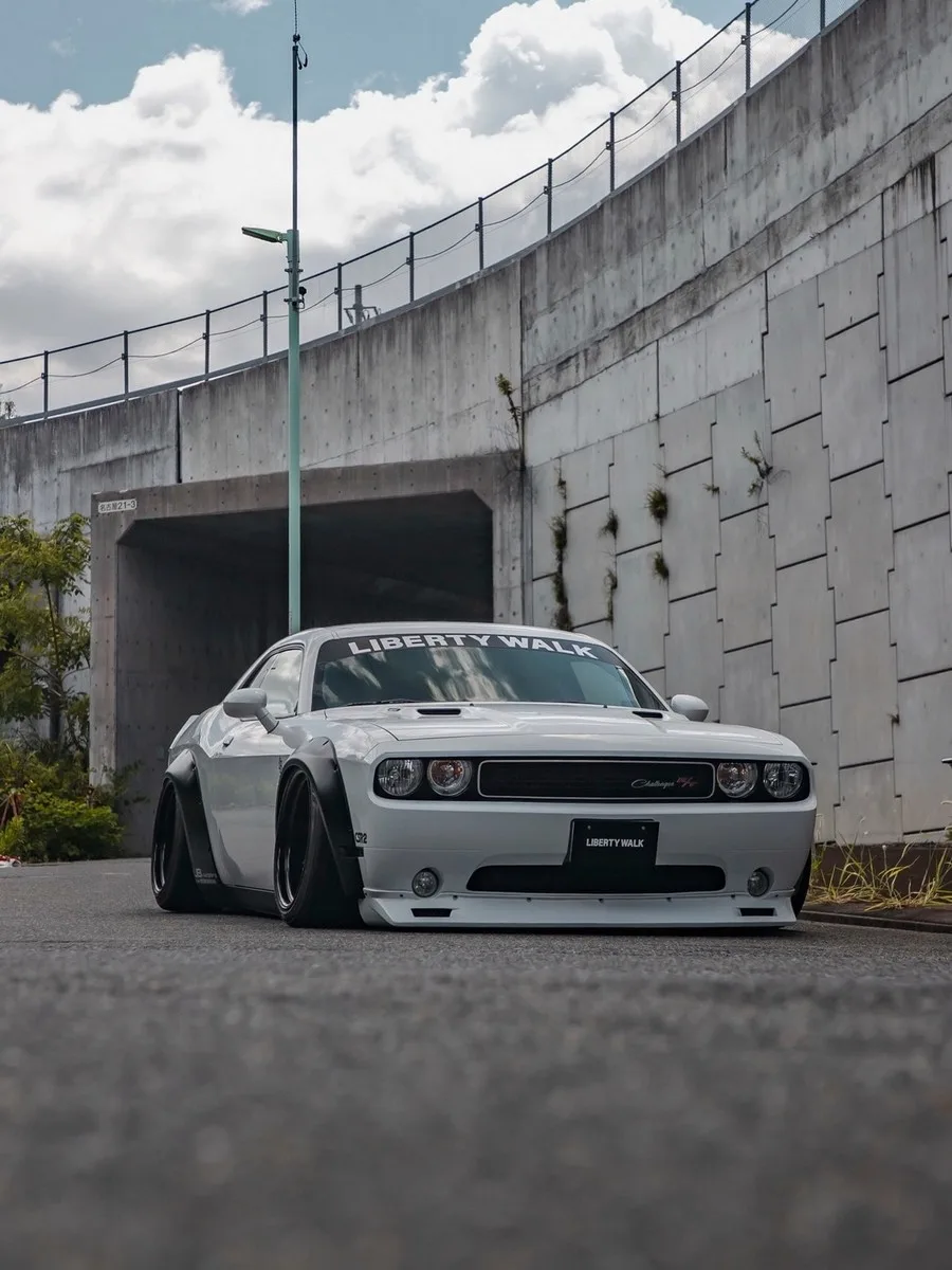 Dodge Challenger Liberty Walk Widebody Tuning