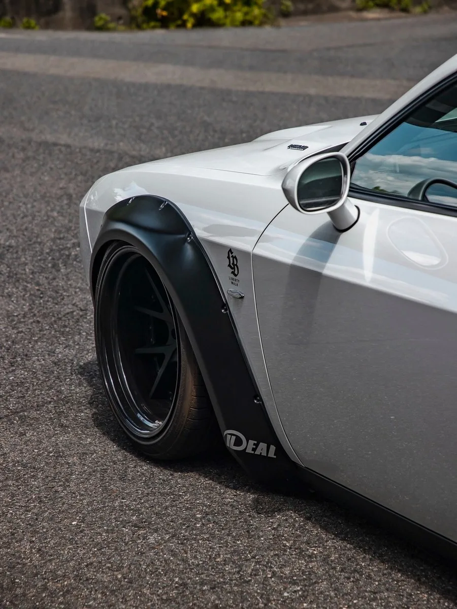 Dodge Challenger Liberty Walk Widebody Tuning