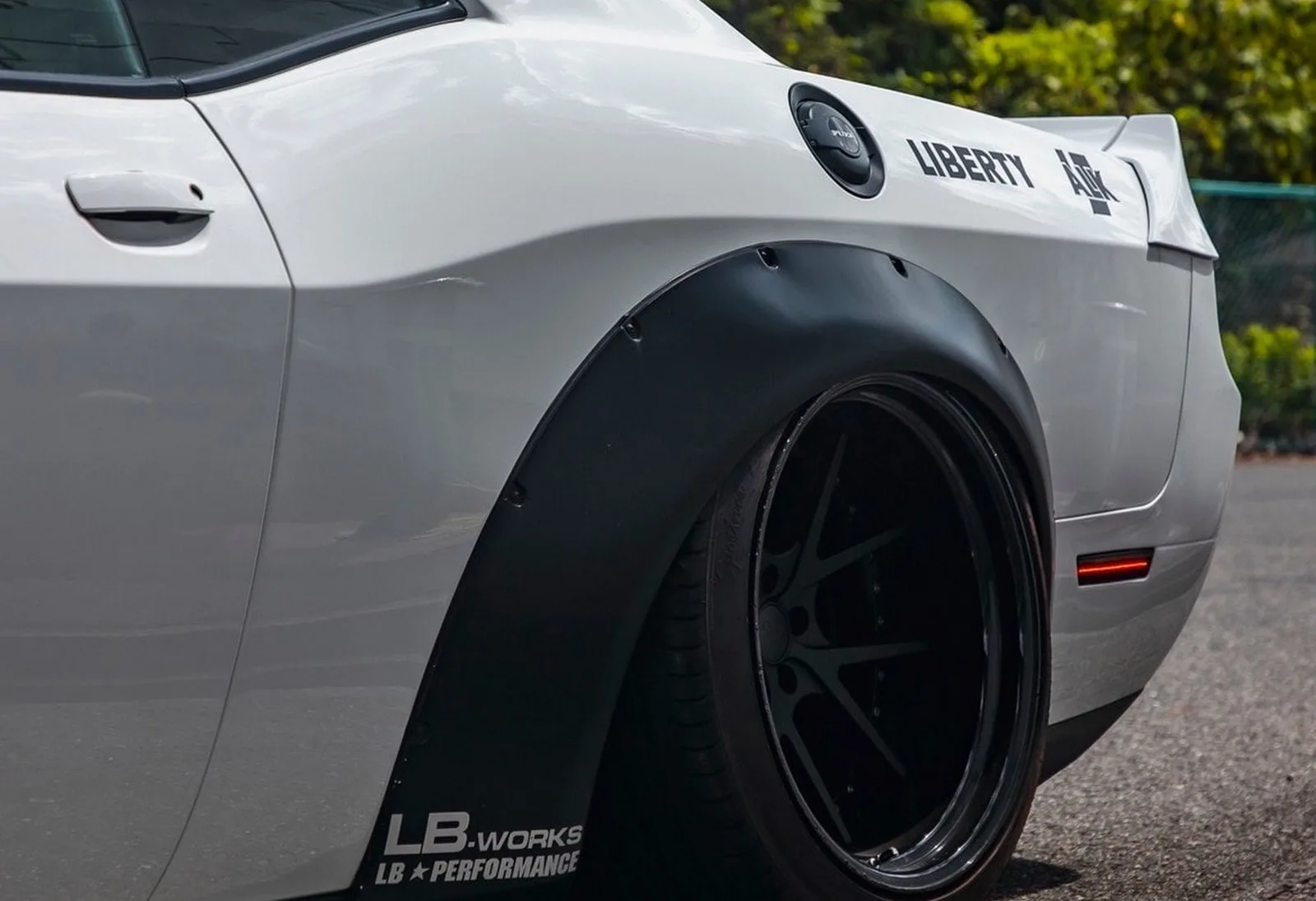Dodge Challenger Liberty Walk Widebody Tuning