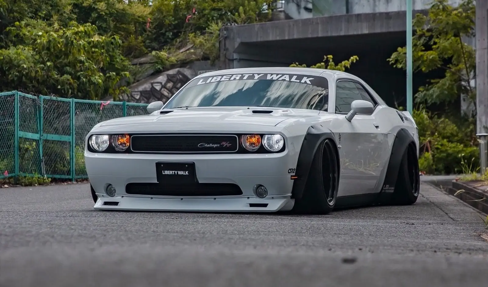 Dodge Challenger Liberty Walk Widebody Tuning