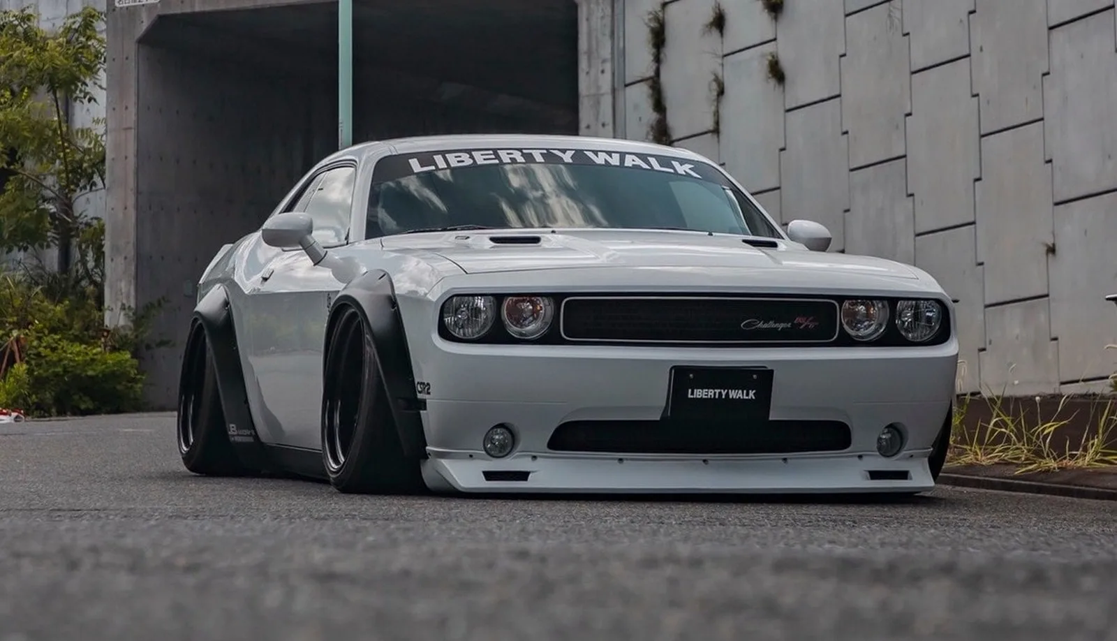 Dodge Challenger Liberty Walk Widebody Tuning