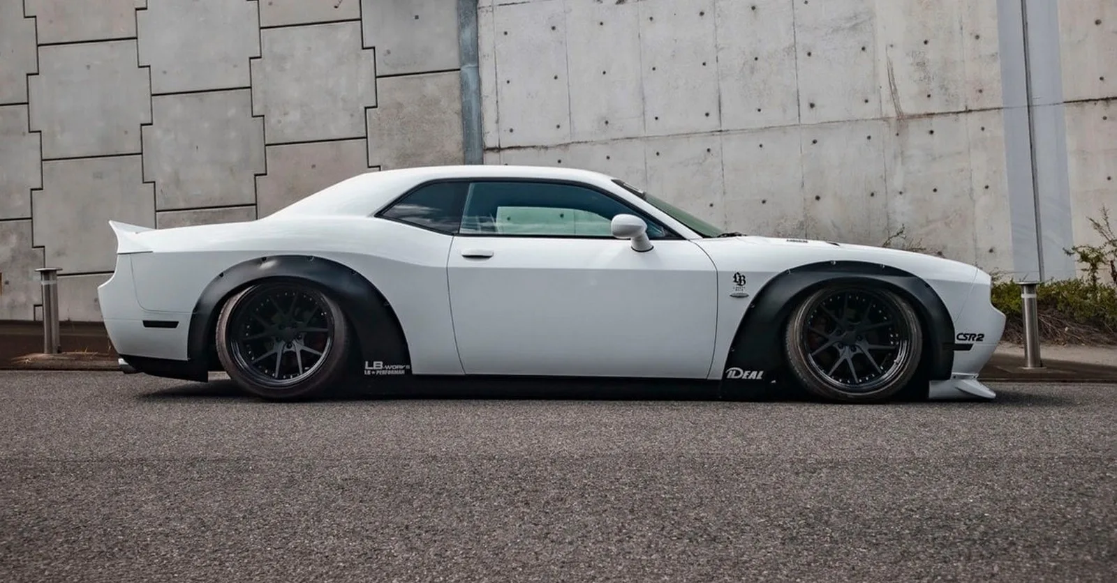 Dodge Challenger Liberty Walk Widebody Tuning